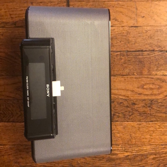 Sony clock radio w/remote & iPhone adapter - Picture 2 of 9